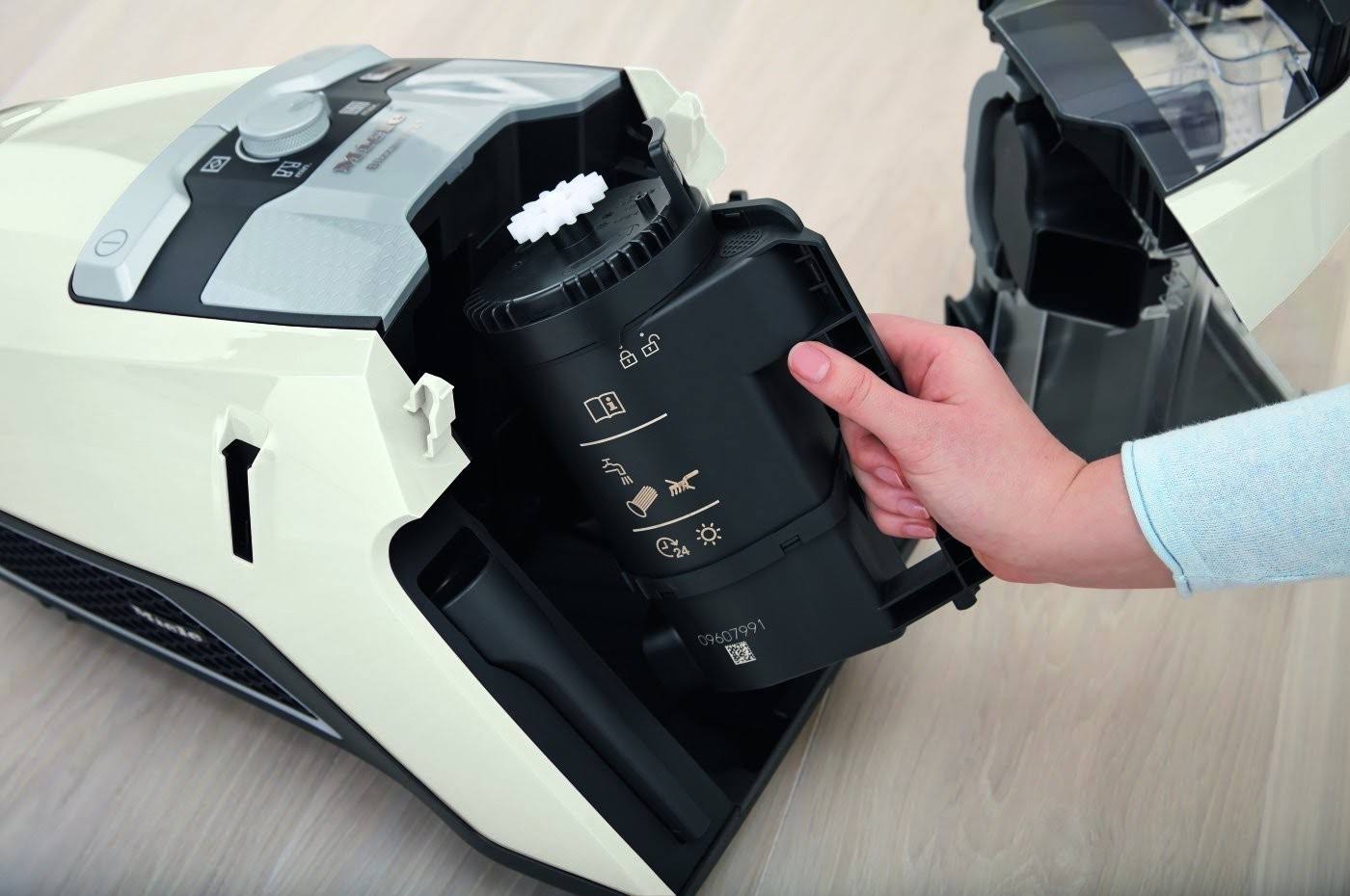 Bagless Canister Vacuum X71156