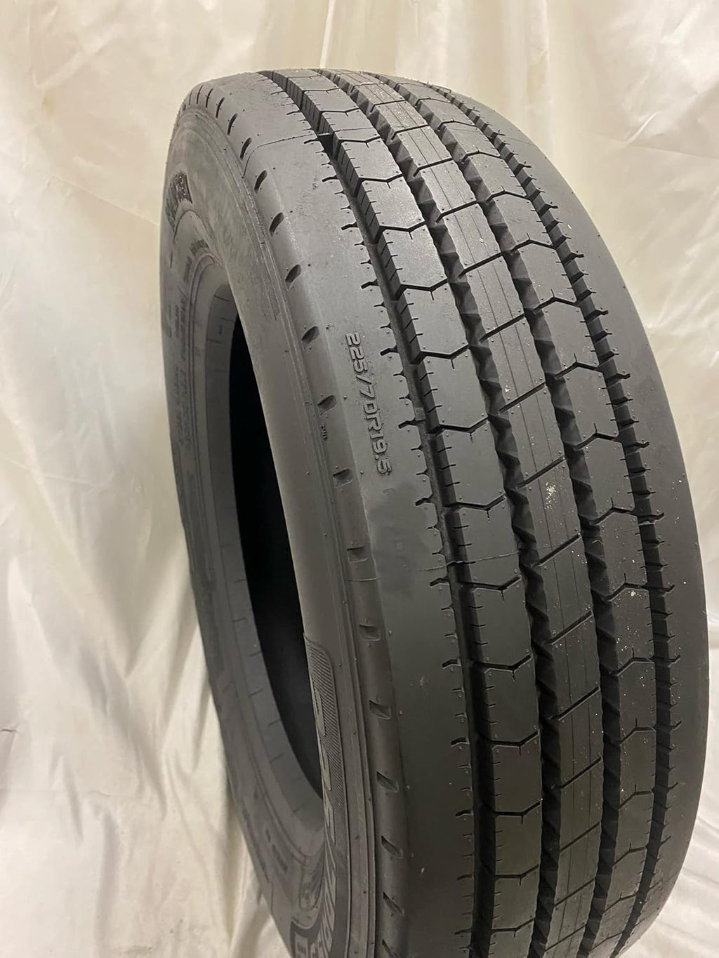 225/70R19.5 14 PLY R60 Steer Truck Tires 128/126L B71218