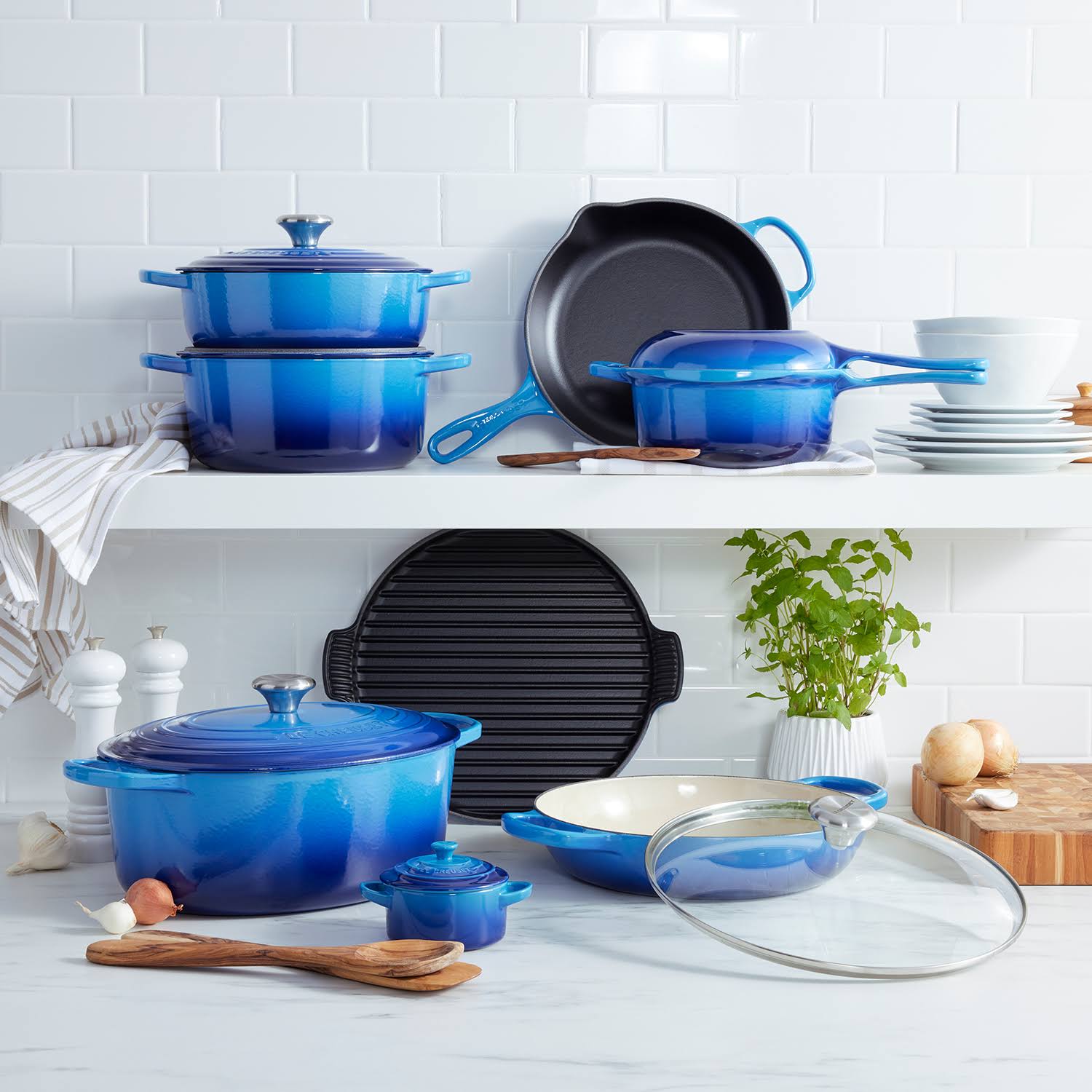 5.5-Quart Cast Iron Round Dutch Oven H6388